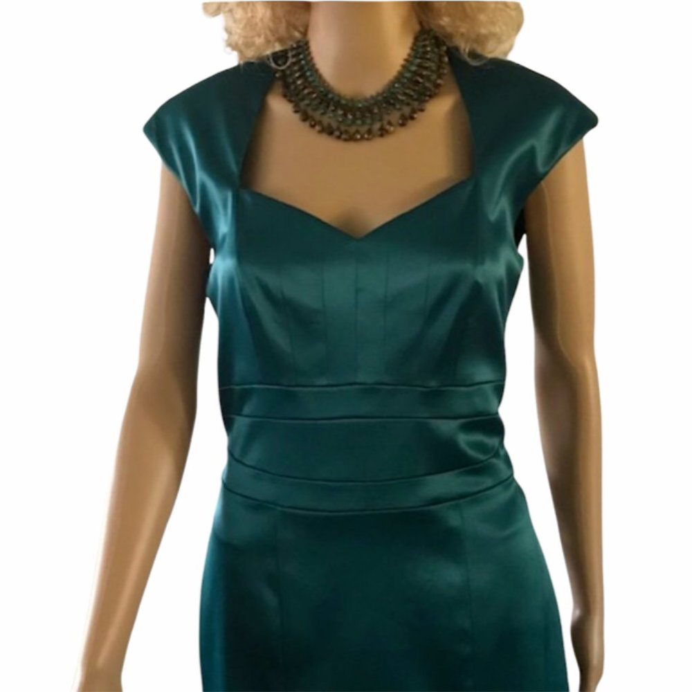 Sangria signature Emerald Elegant dress NWOT 8